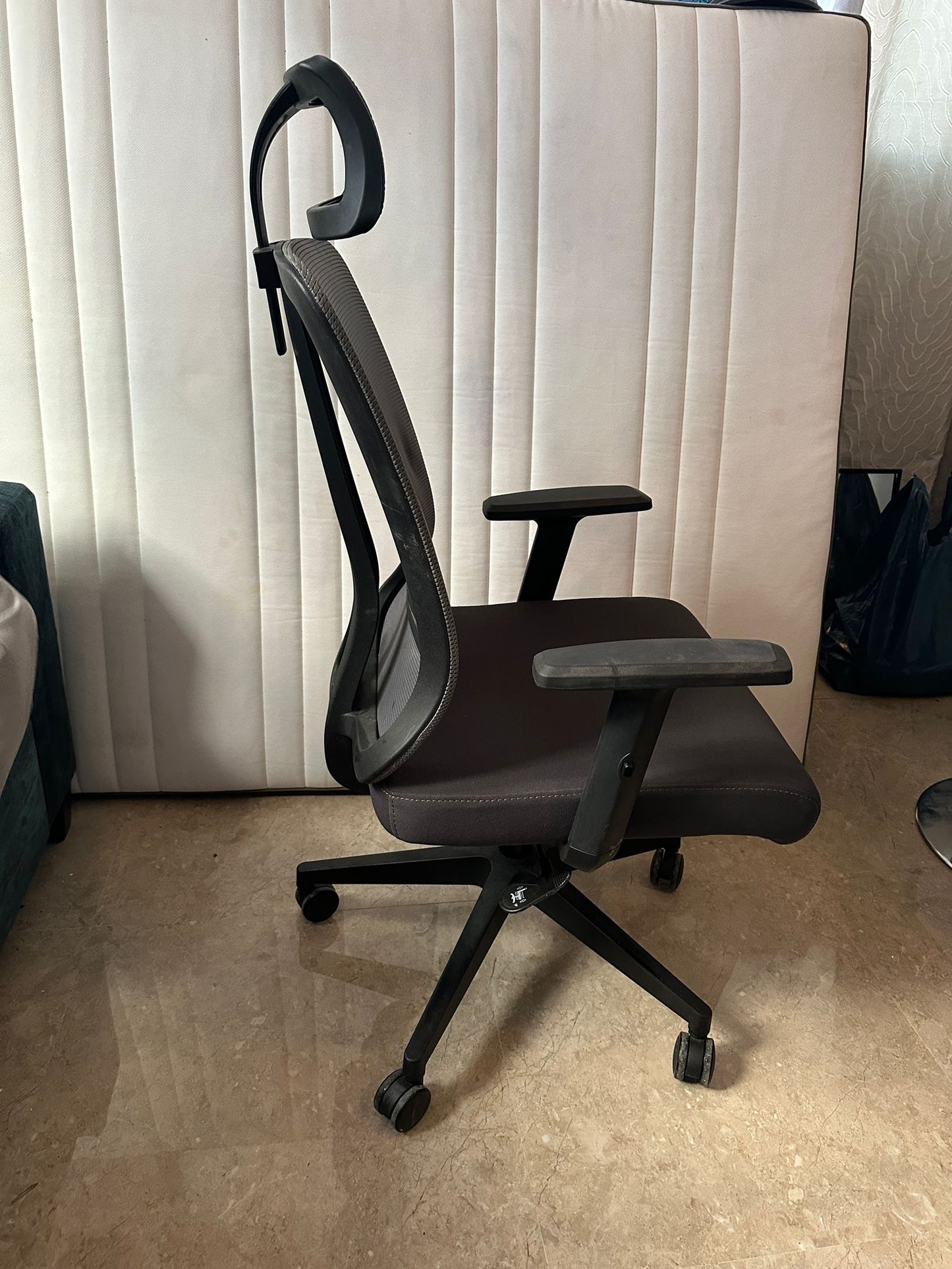 Black Office Chair - Great Condition! Only OMR 12!