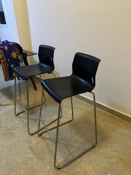 "Set of 2 Black Kitchen Chairs - Great Condition! Only OMR 10!"