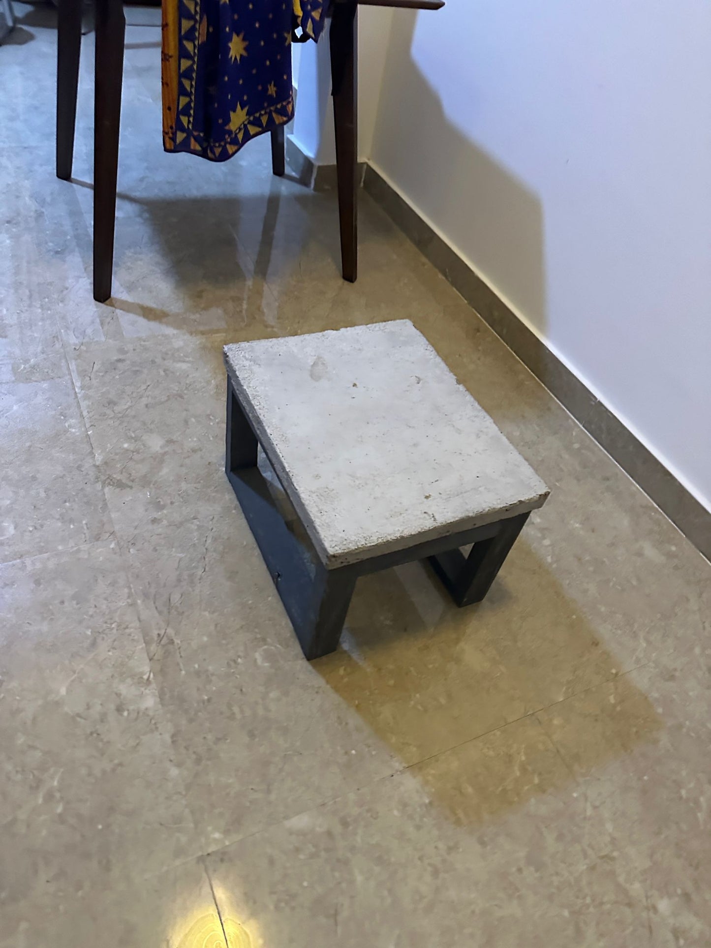 Small Cement style Coffee Table - 40x50x30 cm! Only OMR 5!